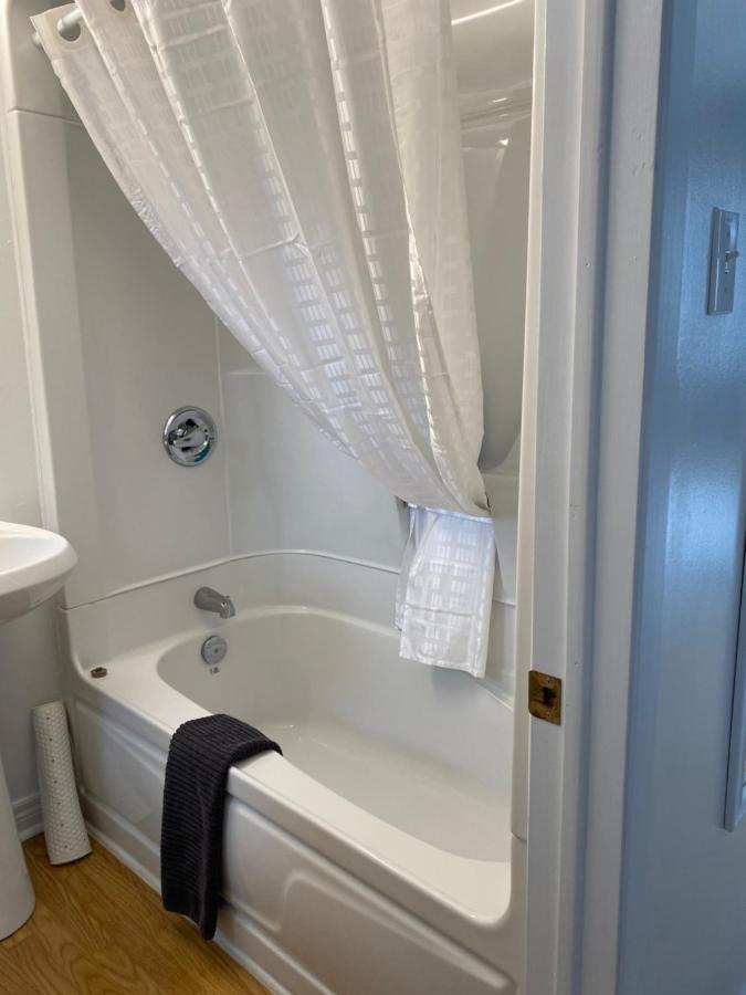 Webbers Lake Charlotte Motel Queen And Double Bed Exterior photo